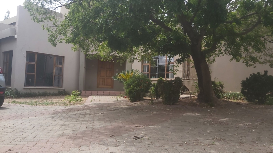 To Let 4 Bedroom Property for Rent in Roodewal Free State